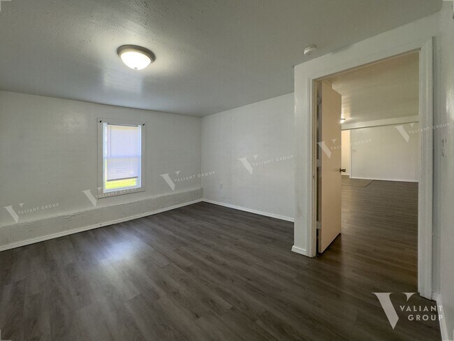 Building Photo - Spacious 4 Bedroom Ozark Home