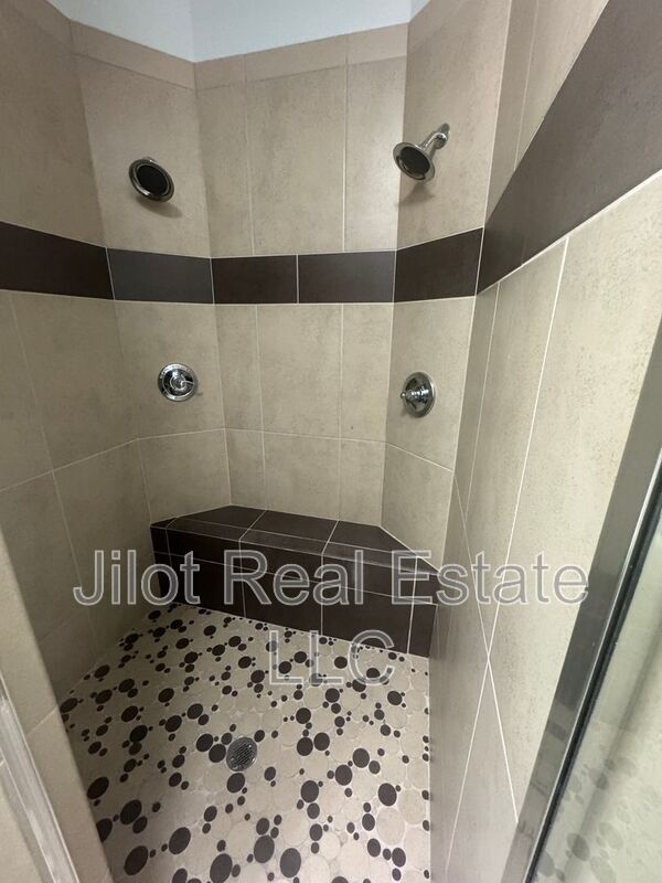 Building Photo - 1806 DeKalb Ave NE