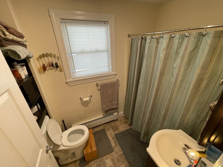 Building Photo - 13 Capron St