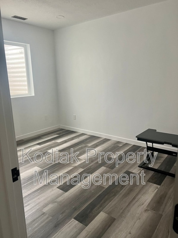 Building Photo - 3733 N Valley Vista Way