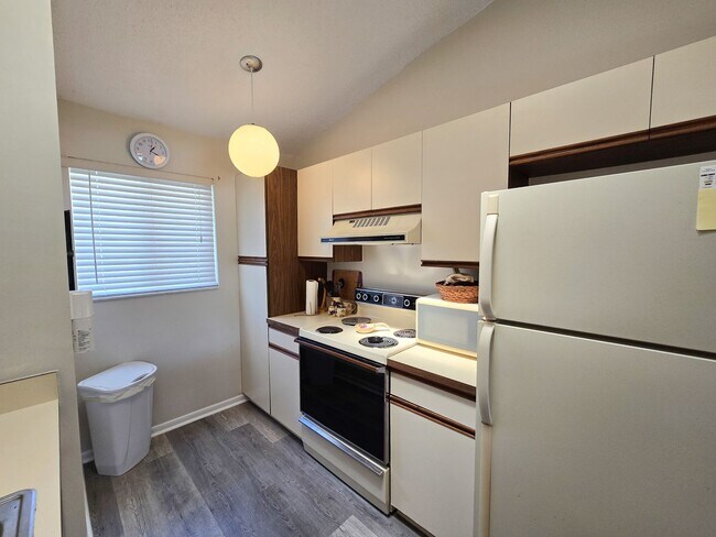 Building Photo - 2/2 Condo in Golf Lake Villas -North Fort ...