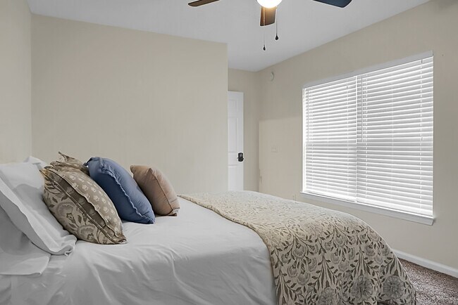 Building Photo - 124 Larkspur Dr