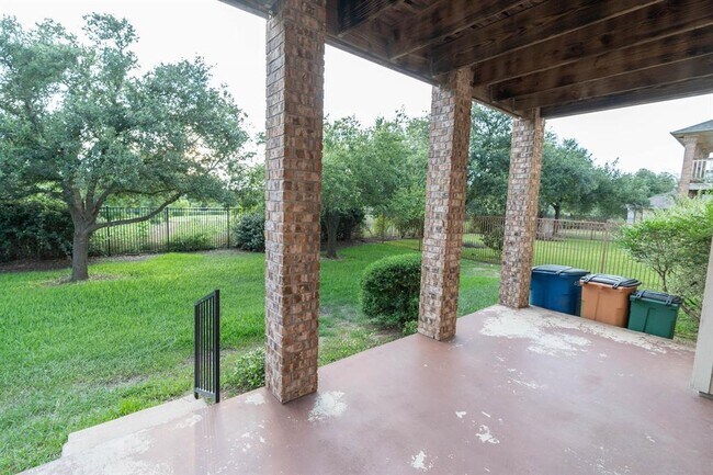 Building Photo - 10920 Quarry Oaks Trail