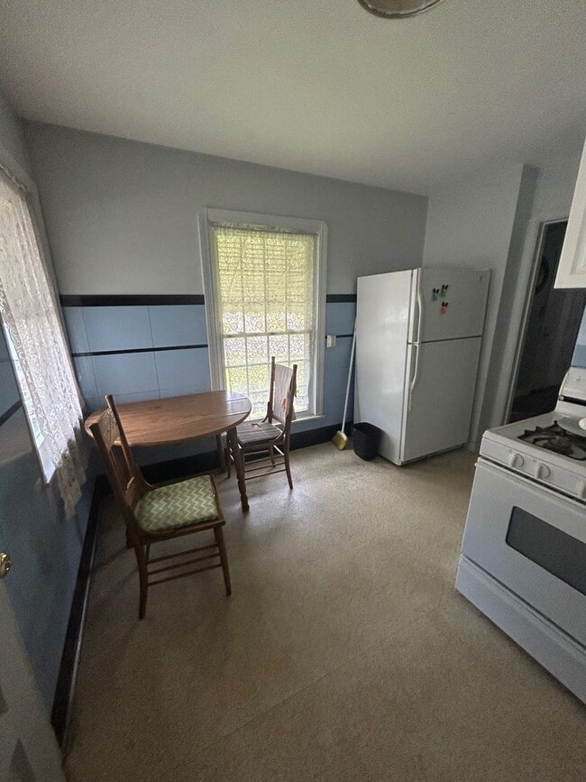 Building Photo - Charming 3-Bedroom Property in Prime Location