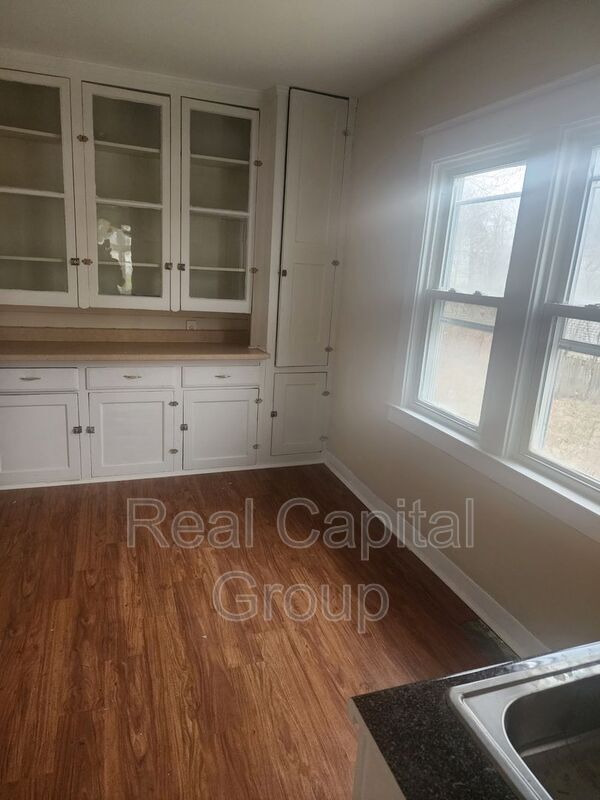 Building Photo - 245 Adams St