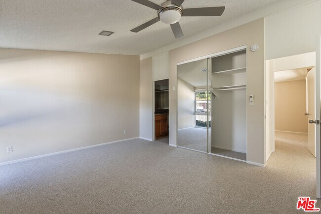 Building Photo - 4171 Del Mar Ave