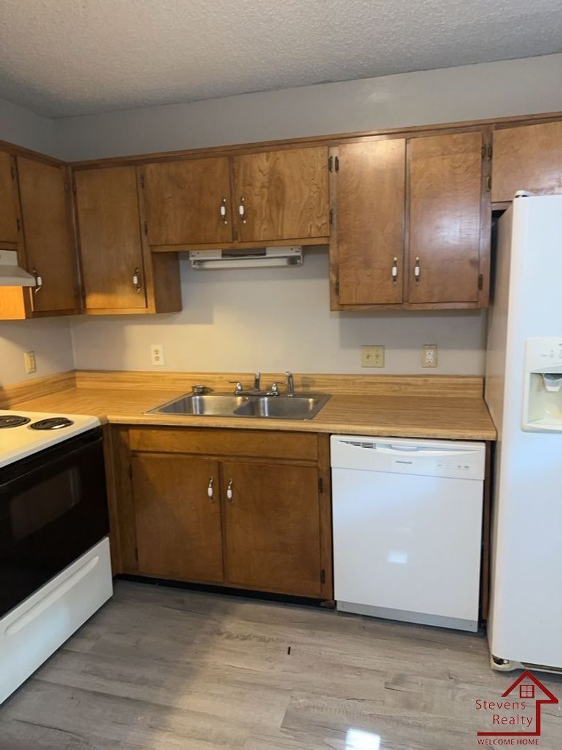 Building Photo - 181 East Ave