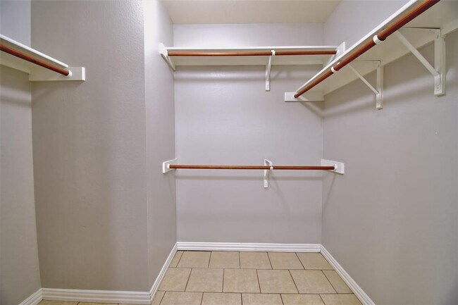 Building Photo - 807 Wild Petunia Way