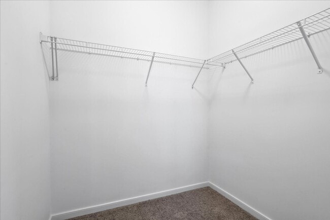 Building Photo - Huntington Pointe