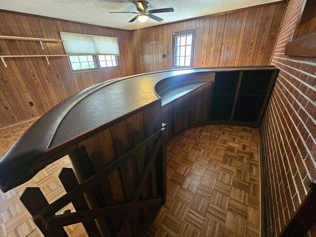 Building Photo - Manor View