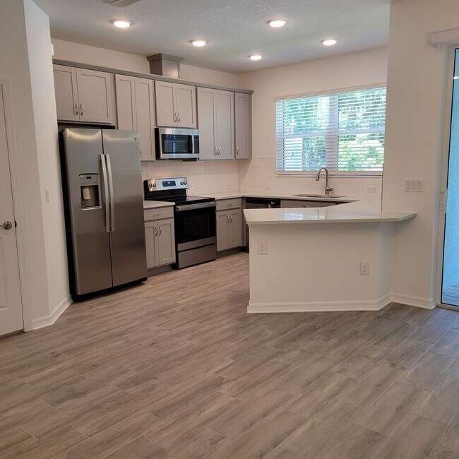 Building Photo - Annual UNfurnished almost BRAND NEW townhome just south of University and Lockwood Ridge!