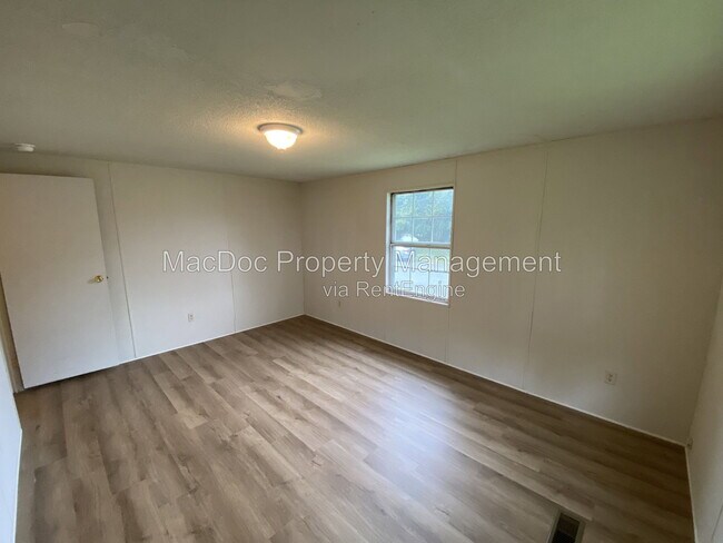 Building Photo - 900 White St