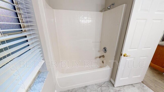 Building Photo - 23 Burning Tree Pl