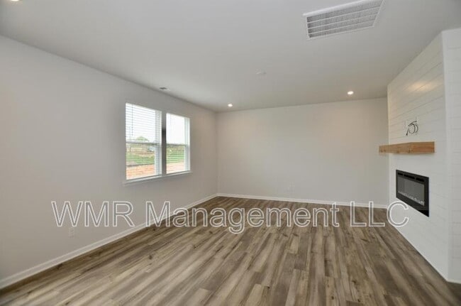 Building Photo - 2210 Blue Sky Mdws Dr