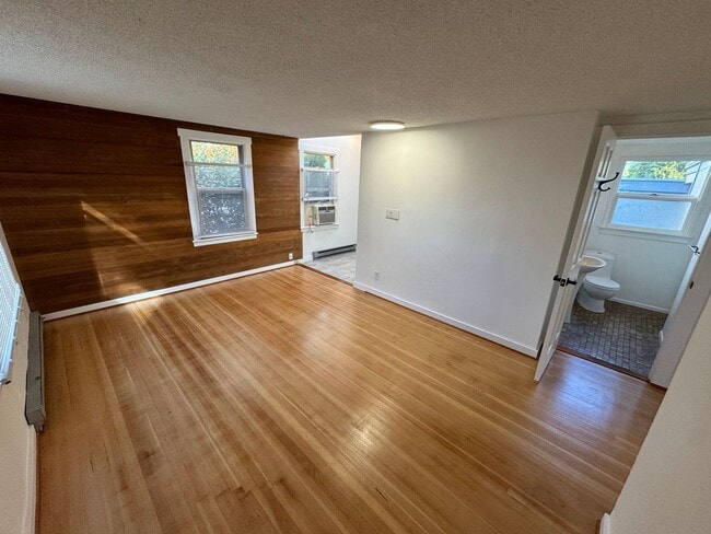 Building Photo - 2 Bedroom House in SE Eugene