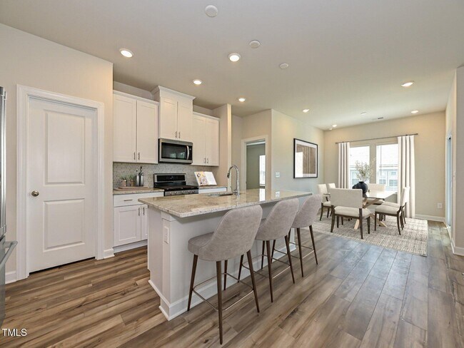 Building Photo - 483 White Birch Ln