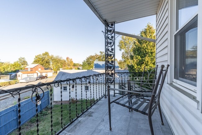 Building Photo - Downtown Carlisle Beautifully Renovated Pe...