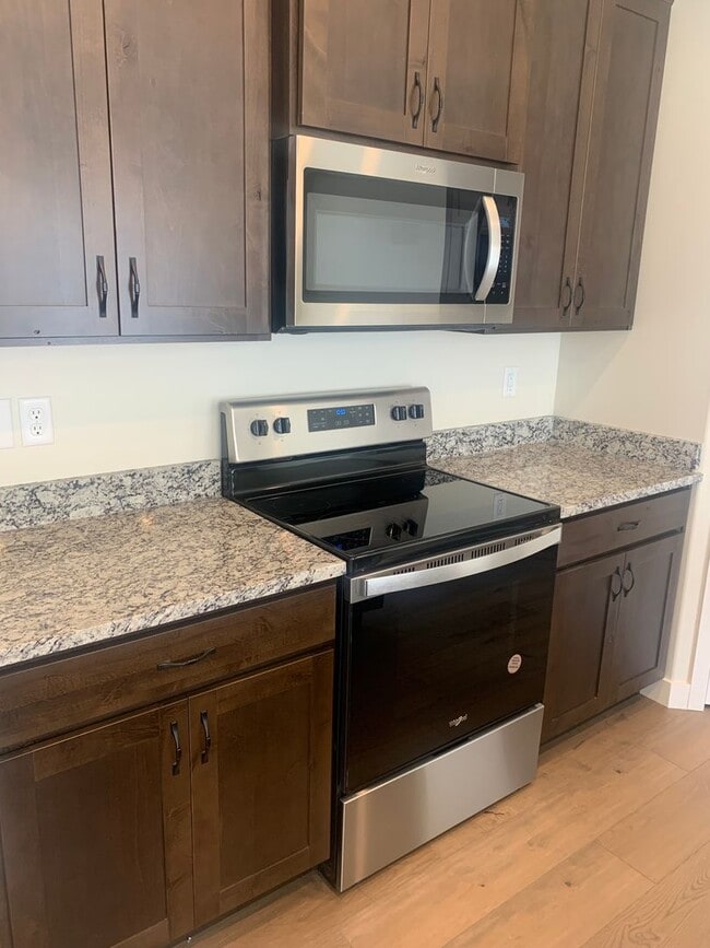 Building Photo - 6 Brand New Townhomes