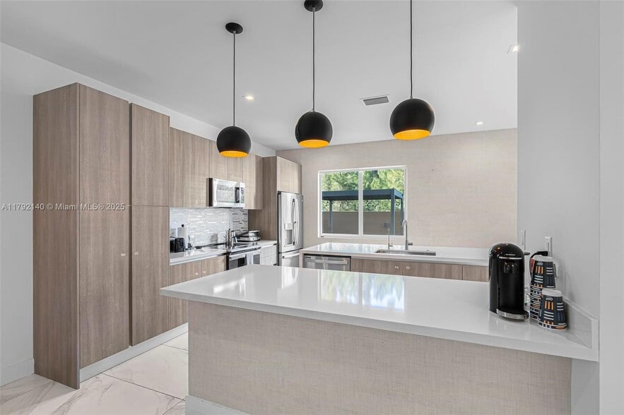 Building Photo - 10373 NW 68th Ter