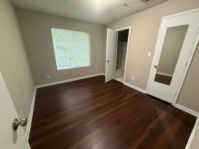 Building Photo - 1500 Graduate Ln