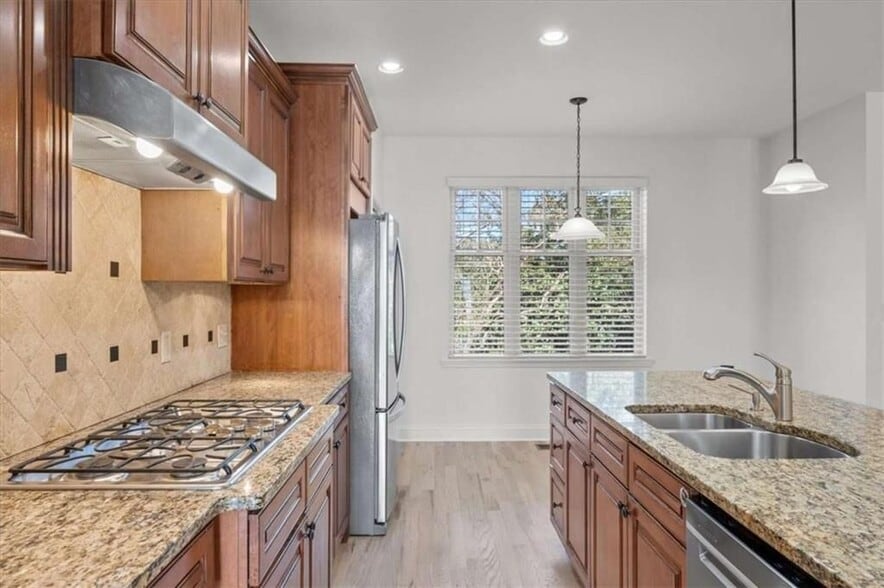 Building Photo - 110 Garrison Walk