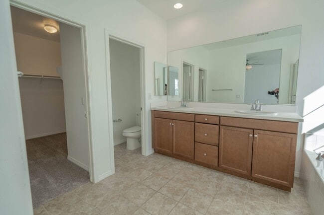 Building Photo - COMING SOON! Santa Clarita 3-Bedroom River...