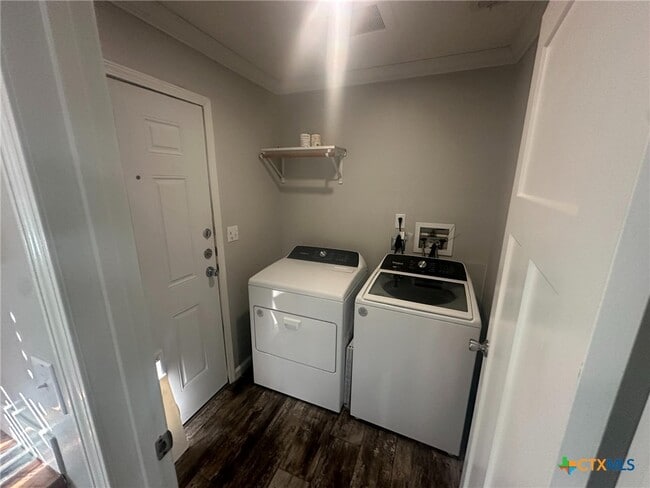 Building Photo - 908 N Henry St