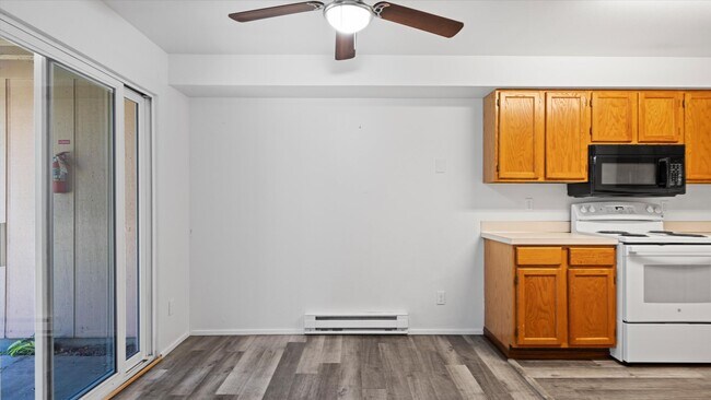 Building Photo - Charming 2-Bed, 1-Bath Condo for Lease at Ivy Club – Low Maintenance Living