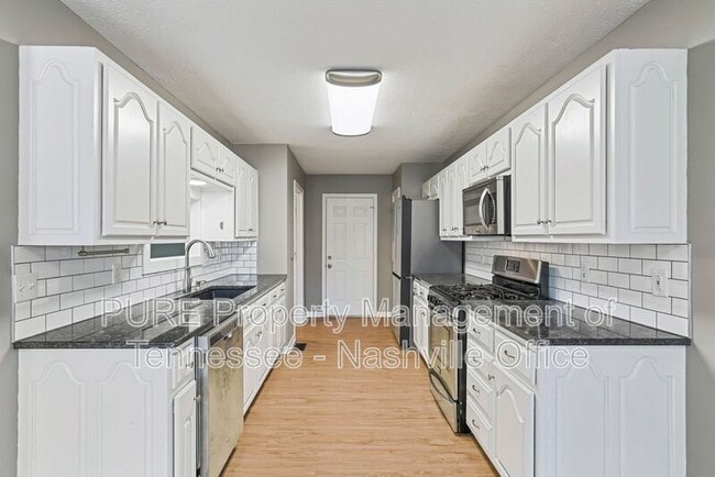 Building Photo - 1630 Lillian Cir