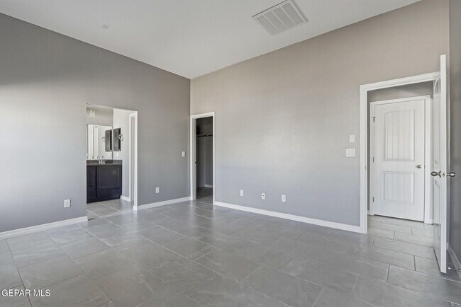 Building Photo - 941 Gulf Streams Ave