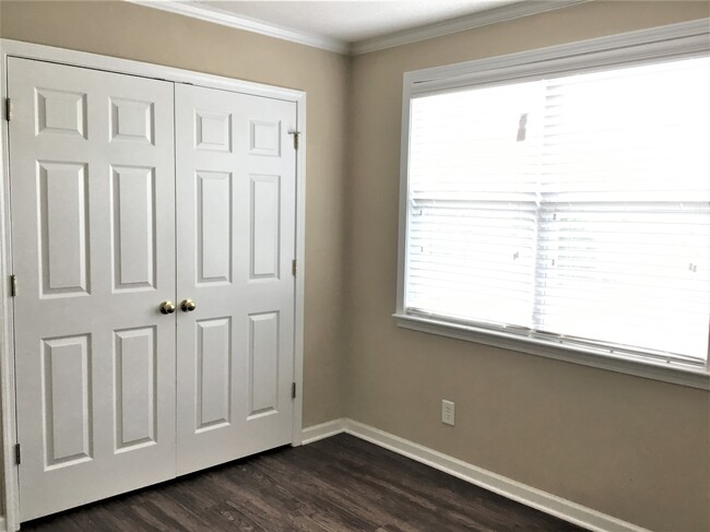 Building Photo - 408 Sunland Drive