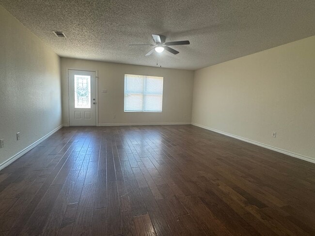Building Photo - 1402 Miranda Ave