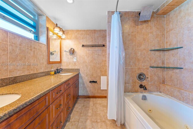 Building Photo - 5005 Collins Ave