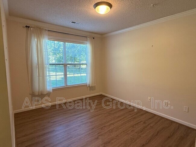 Building Photo - 130 Shallowford Reserve Dr