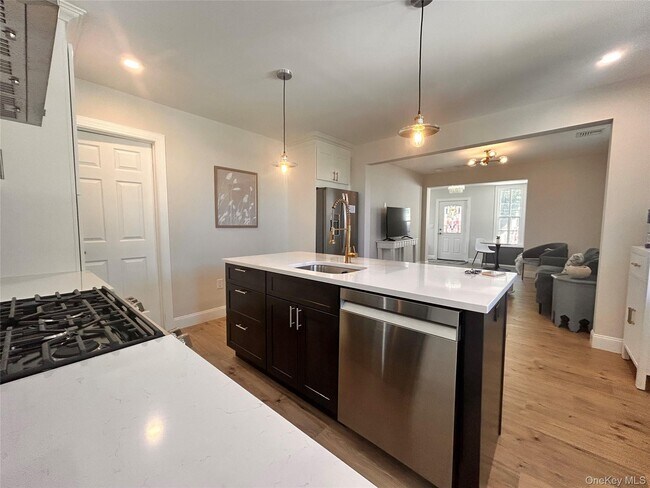 Building Photo - 549 Piermont Ave