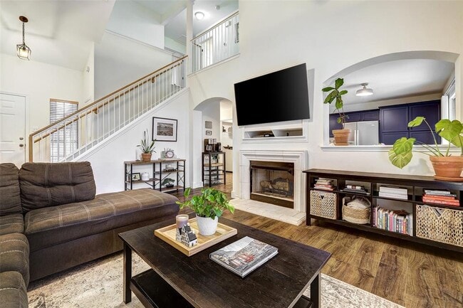 Building Photo - 15501 Sarah's Creek Dr