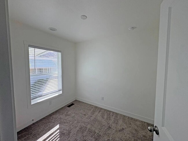 Building Photo - 1700 S State St