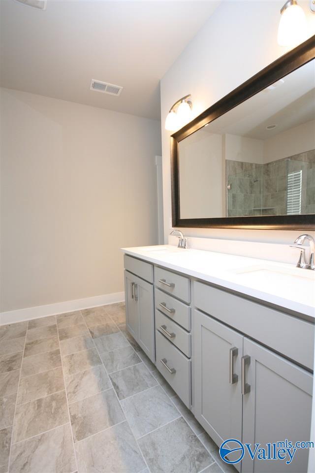 Building Photo - 707 Sluice Dr SW