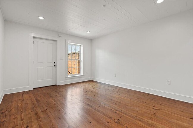 Building Photo - 362 Dauphin St