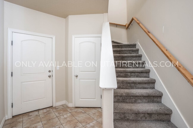 Building Photo - 1380 W Parkside Dr