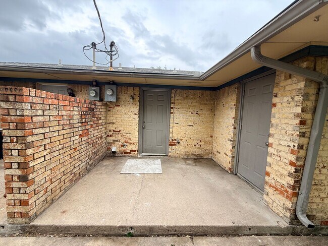 Building Photo - 1413-1415 Blackwell Drive