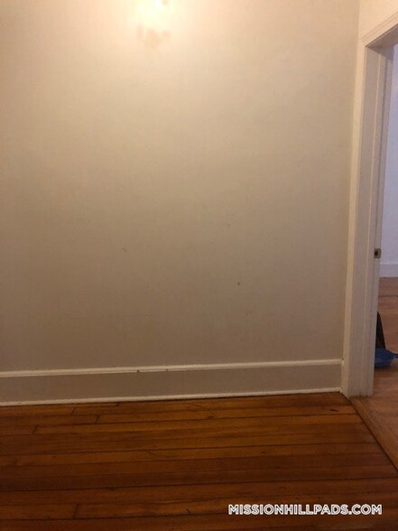 Building Photo - 5 Fairland St