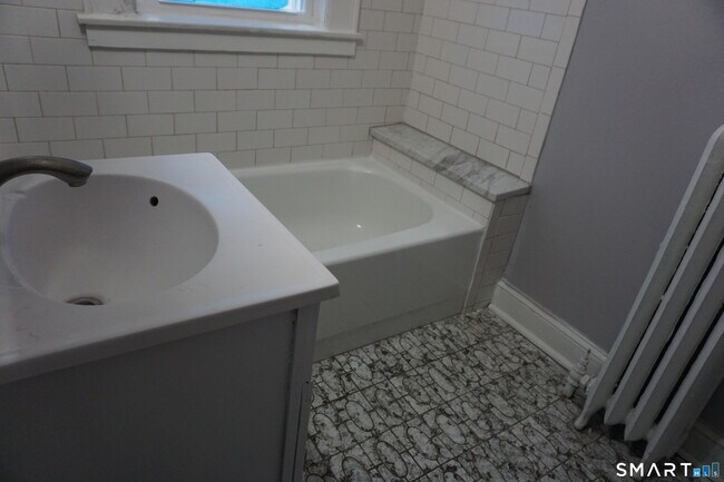 Building Photo - 472 Prospect Ave