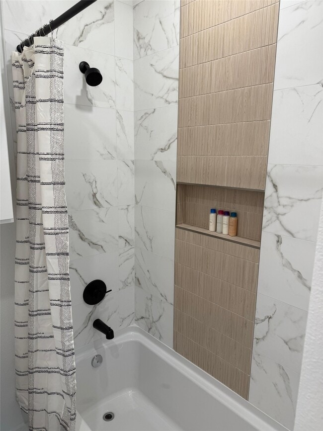 Building Photo - 11621 Waldemar Dr