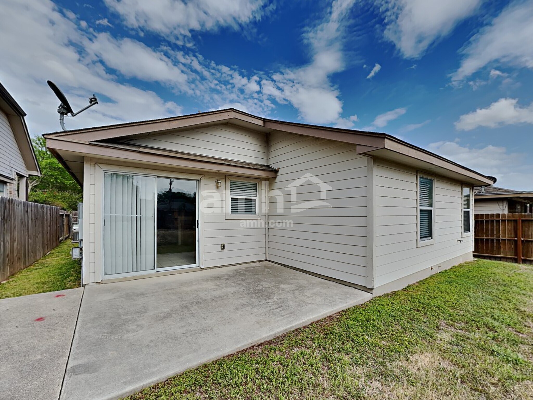 Building Photo - 1419 Diamond Blf
