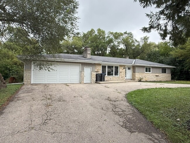 Primary Photo - Private 3 bedroom home