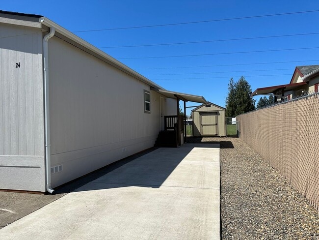 Building Photo - Newer 3 bedroom 2 bathroom house in Thurston!