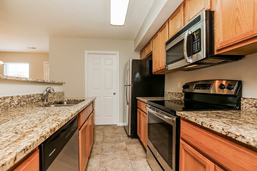 Building Photo - 1440 Westview Dr