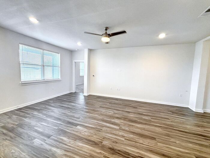 Building Photo - 14005 Lubeck Dr