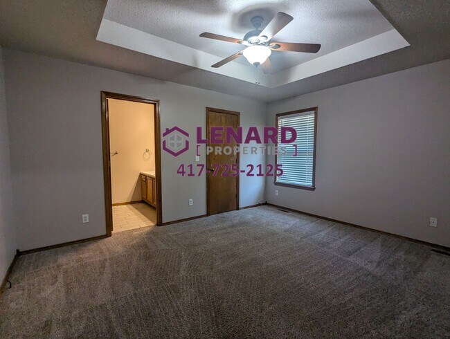 Building Photo - Spacious 3 Bedroom Home!